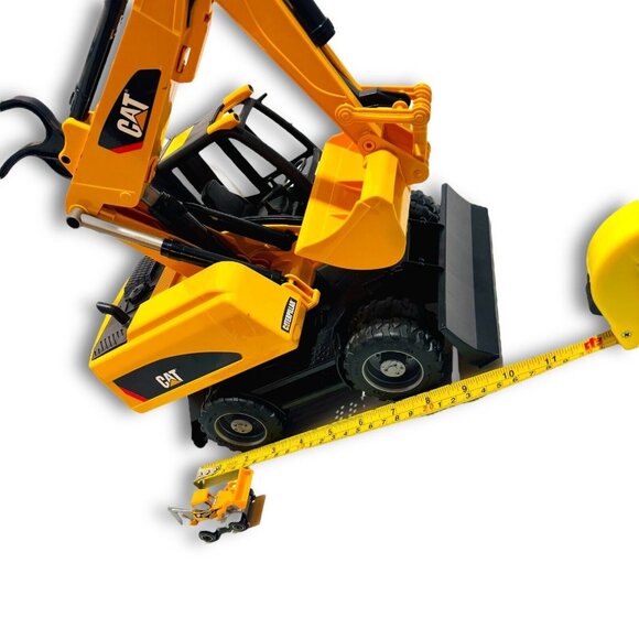 Bruder #02446 CATERPILLAR Small Wheel Excavator.  Plus Matchbox Mini Excavator. - Picture 7 of 10